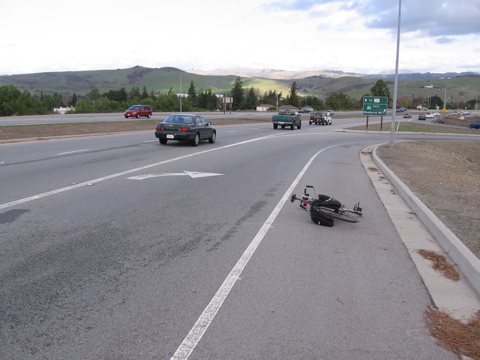 The 8-foot shoulder (shown with bicycle) reappears at other end of the bridge. (SE side)