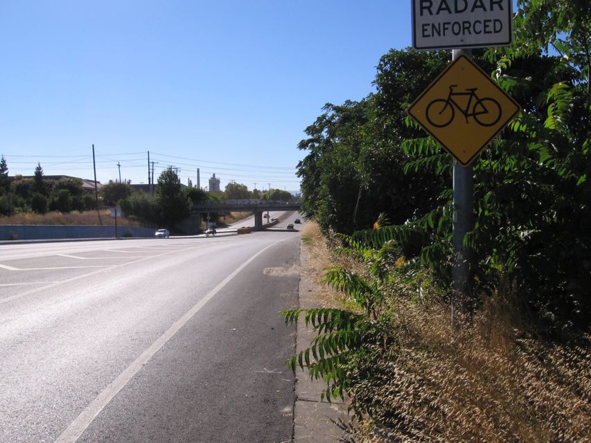 bike sign after where shoulder starts